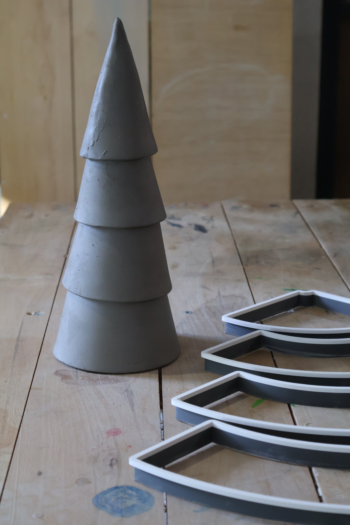 Großer getöpferter Weihnachtsbaum aus 4 Teilen Ausstecher Set
